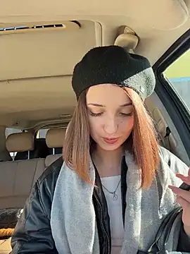 Snapshot of DollyTall chatting on 10/15/25, 09:09 DollyTall online show from 10/15/25, 09:09