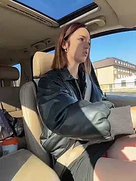 Snapshot of DollyTall chatting on 10/20/25, 08:15 DollyTall online show from 10/20/25, 08:15