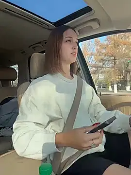 Snapshot of DollyTall chatting on 10/31/25, 07:31 DollyTall online show from 10/31/25, 07:31