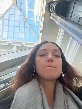 Snapshot of DollyTall chatting on 11/14/25, 08:57 DollyTall online show from 11/14/25, 08:57