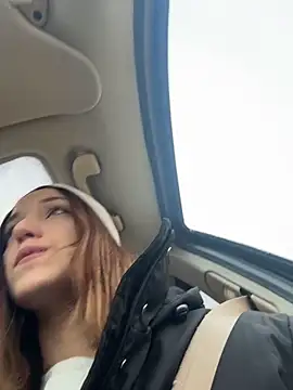 Snapshot of DollyTall chatting on 12/18/25, 07:14 DollyTall online show from 12/18/25, 07:14