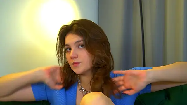 Snapshot of KarenClarks chatting on 10/22/25, 06:18 KarenClarks online show from 10/22/25, 06:18