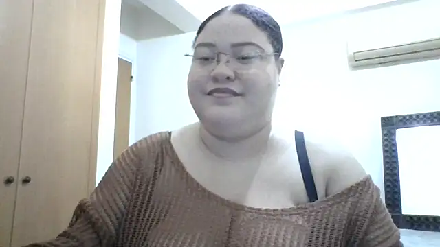 Snapshot of GoddessMocha chatting on 10/19/25, 10:10 GoddessMocha online show from 10/19/25, 10:10
