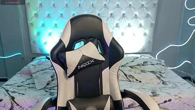 Megan  cole1 online show from 10/10/25, 03:49