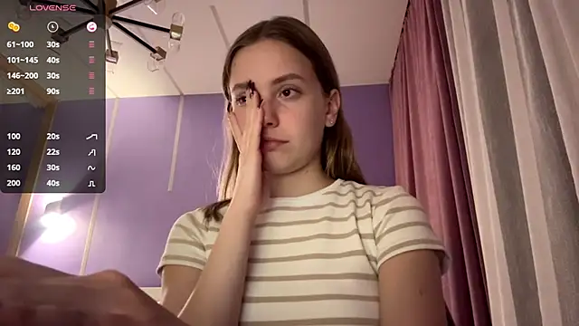 Snapshot of LinaMoonBlessed chatting on 10/17/25, 01:46 LinaMoonBlessed online show from 10/17/25, 01:46