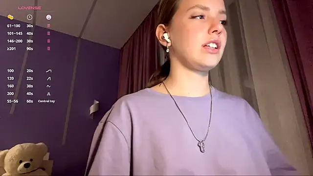 Snapshot of LinaMoonBlessed chatting on 10/30/25, 12:28 LinaMoonBlessed online show from 10/30/25, 12:28