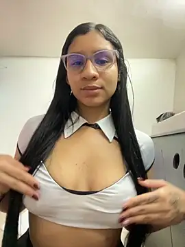 Snapshot of Danny_gonza chatting on 10/22/25, 02:12 Danny gonza online show from 10/22/25, 02:12