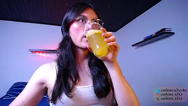 Snapshot of selene_s3x chatting on 09/29/25, 10:47 selene s3x online show from 09/29/25, 10:47