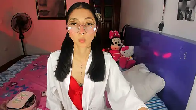 Snapshot of Anais_lux chatting on 06/30/26, 12:22 Anais lux online show from 06/30/26, 12:22