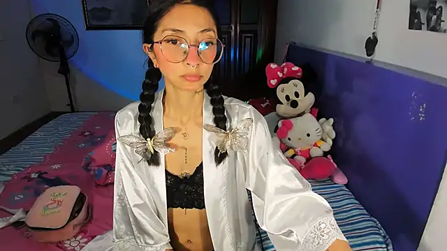 Snapshot of Anais_lux chatting on 07/01/26, 12:01 Anais lux online show from 07/01/26, 12:01