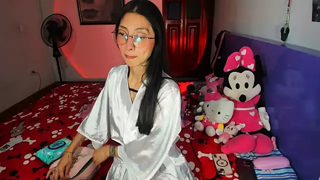 Snapshot of Anais_lux chatting on 07/06/26, 10:45 Anais lux online show from 07/06/26, 10:45
