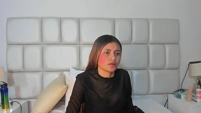 sunnyWhitee online show from 04/06/26, 07:26