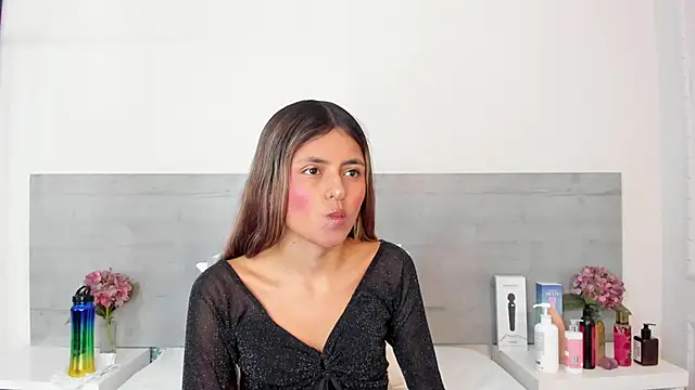 sunnyWhitee online show from 04/11/26, 07:18