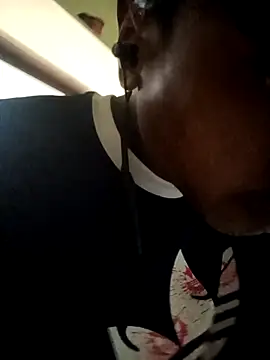 Snapshot of 6yon chatting on 09/11/25, 07:19 6yon online show from 09/11/25, 07:19