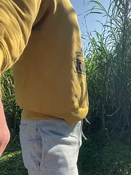 qaz23257 online show from 12/17/25, 01:44