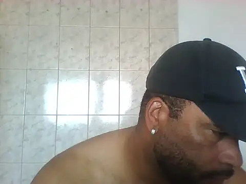 Snapshot of OliveiraSeven chatting on 05/06/26, 01:27 OliveiraSeven online show from 05/06/26, 01:27