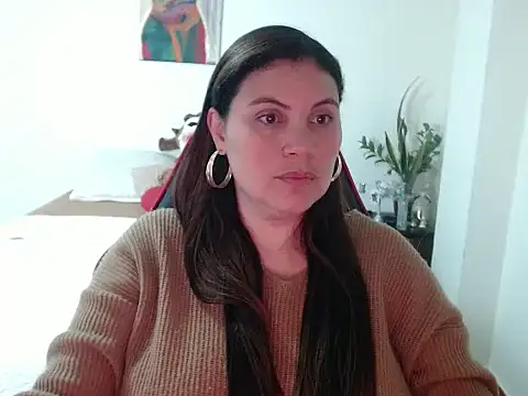 Snapshot of Secret_Bella chatting on 10/04/25, 12:25 Secret Bella online show from 10/04/25, 12:25