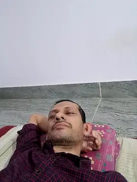 Snapshot of monster-dickk chatting on 12/18/25, 03:51 monster-dickk online show from 12/18/25, 03:51