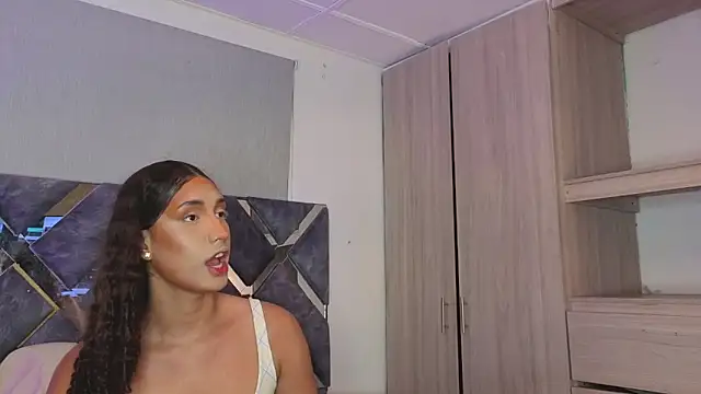 candice777 online show from 12/17/25, 01:06