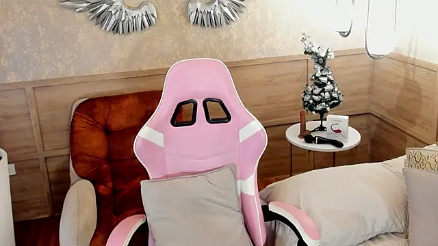 Skyyle  online show from 12/18/25, 01:06