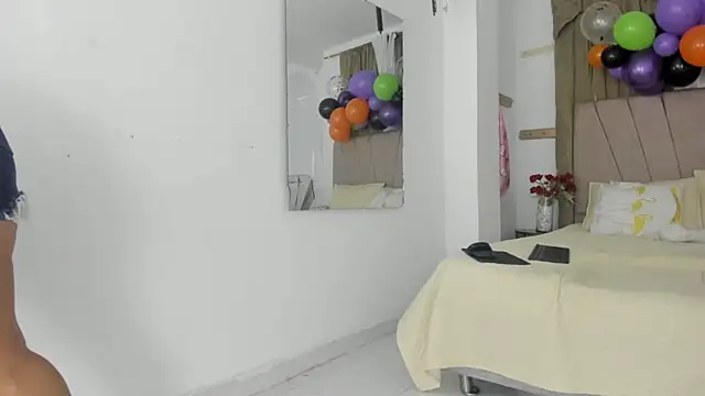 Snapshot of Lady_miss___ chatting on 10/12/25, 01:10 Lady miss online show from 10/12/25, 01:10