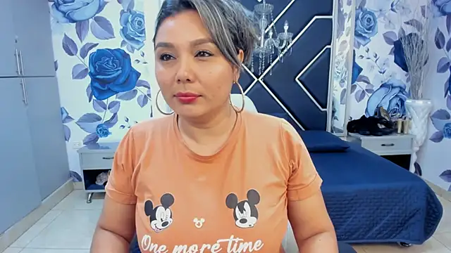 LatinaHoleQueen online show from 09/15/25, 02:39