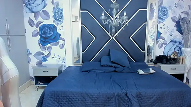 LatinaHoleQueen online show from 10/24/25, 02:24