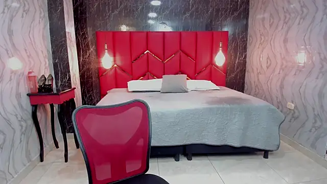 LatinaHoleQueen online show from 02/25/26, 02:05