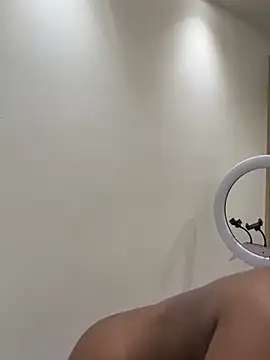 Snapshot of Elie-3 chatting on 10/26/25, 02:06 Elie-3 online show from 10/26/25, 02:06