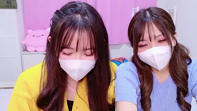 Snapshot of MOEMOE-Q chatting on 11/02/25, 04:09 MOEMOE-Q online show from 11/02/25, 04:09