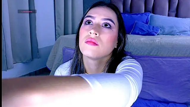 InnoocentLunaa online show from 01/13/26, 05:57