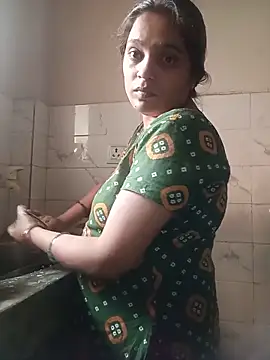 Snapshot of Trisha_71 chatting on 06/07/26, 12:42 Trisha 71 online show from 06/07/26, 12:42