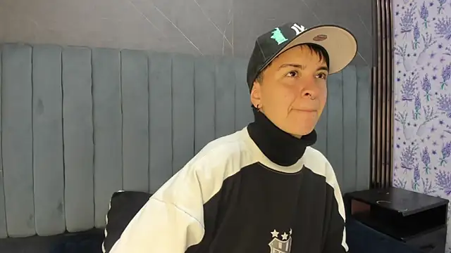  Hannah Hot online show from 12/23/25, 01:47