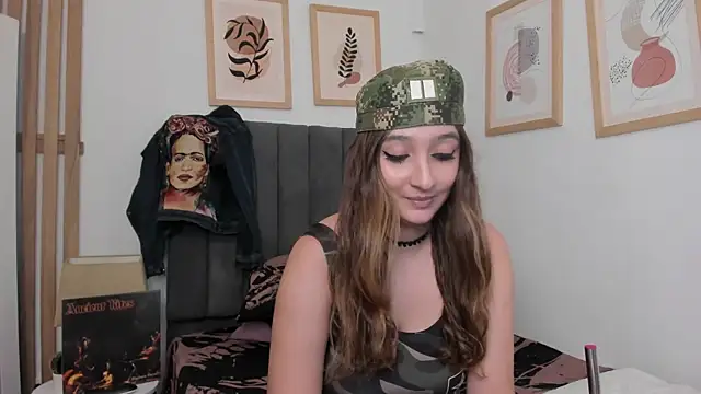 Snapshot of Alice_Dickinssonn chatting on 12/18/25, 08:48 Alice Dickinssonn online show from 12/18/25, 08:48