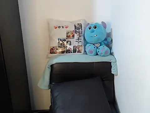 Snapshot of Stormyyy_hot chatting on 11/15/25, 03:37 Stormyyy hot online show from 11/15/25, 03:37