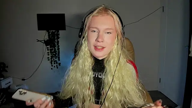 Snapshot of Sasyhk0 chatting on 12/16/25, 08:25 Sasyhk0 online show from 12/16/25, 08:25