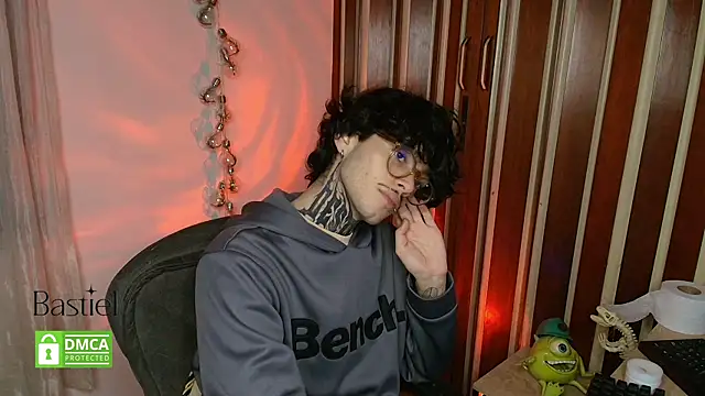 Snapshot of Mihail_leroy chatting on 10/08/25, 03:04 Mihail leroy online show from 10/08/25, 03:04