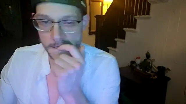 Snapshot of MasterDaddyCool chatting on 07/05/26, 04:19 MasterDaddyCool online show from 07/05/26, 04:19