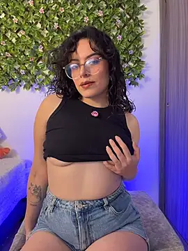 Katheerine online show from 12/19/25, 01:01