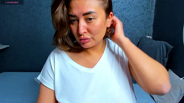 Snapshot of Olivia_Buckby chatting on 11/11/25, 04:51 Olivia Buckby online show from 11/11/25, 04:51