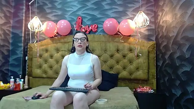 AvaNahomix online show from 09/10/25, 10:59