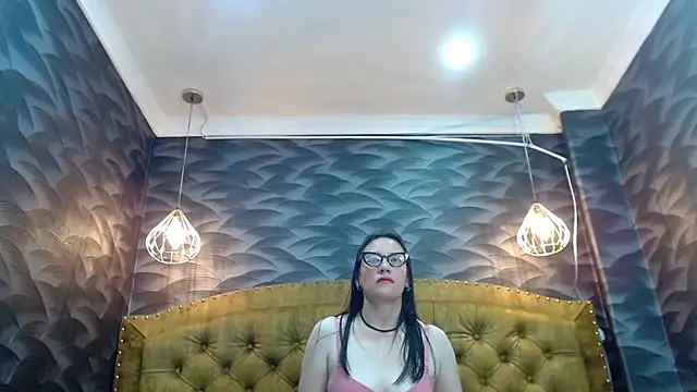 AvaNahomix online show from 10/26/25, 01:39