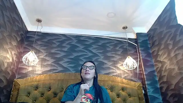 AvaNahomix online show from 11/04/25, 12:10