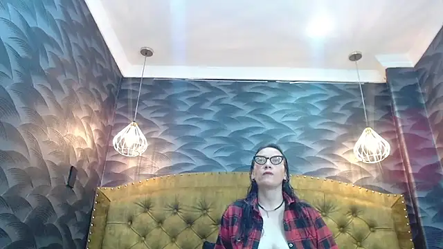 AvaNahomix online show from 11/16/25, 12:33