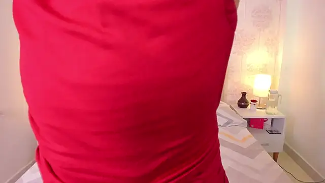 ShaynaHosk online show from 02/04/26, 03:56