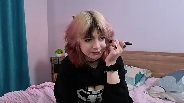 Snapshot of TaiteBeat chatting on 11/05/25, 05:46 TaiteBeat online show from 11/05/25, 05:46