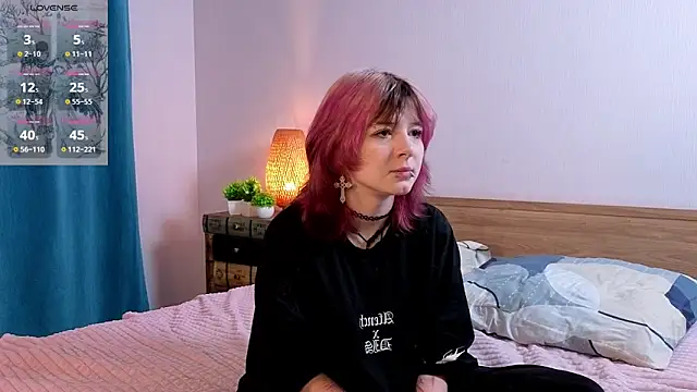 Snapshot of TaiteBeat chatting on 11/17/25, 06:24 TaiteBeat online show from 11/17/25, 06:24