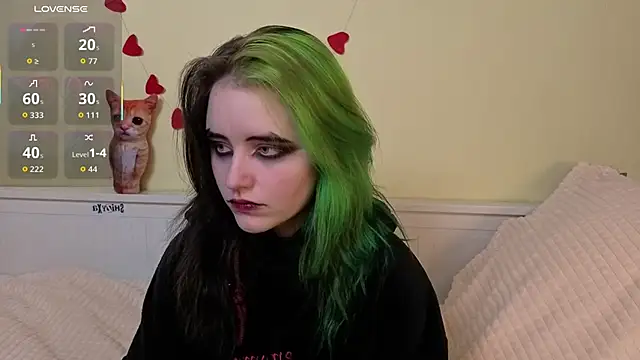 Snapshot of PortiaHedge chatting on 09/25/25, 06:22 PortiaHedge online show from 09/25/25, 06:22