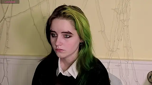 Snapshot of PortiaHedge chatting on 10/07/25, 06:27 PortiaHedge online show from 10/07/25, 06:27