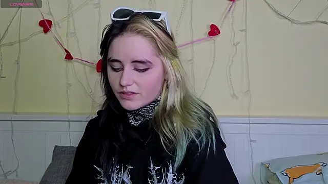 Snapshot of PortiaHedge chatting on 11/09/25, 06:06 PortiaHedge online show from 11/09/25, 06:06